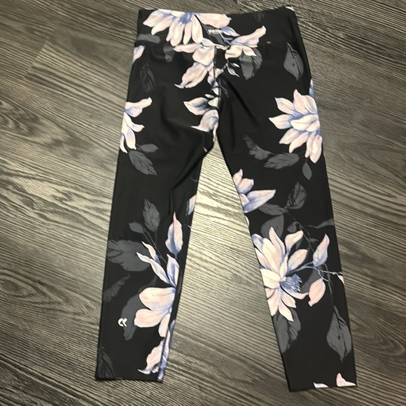 🍍CALVIN KLIEN PERFORMANCE FLORAL LEGGINGS 🍍sz Large Q-1 - Picture 3 of 4